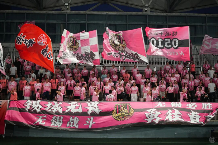 新2会员端-无锡队，背后有他们！|张春林|球迷|比赛|鼓手|助威_新浪体育_新浪新闻